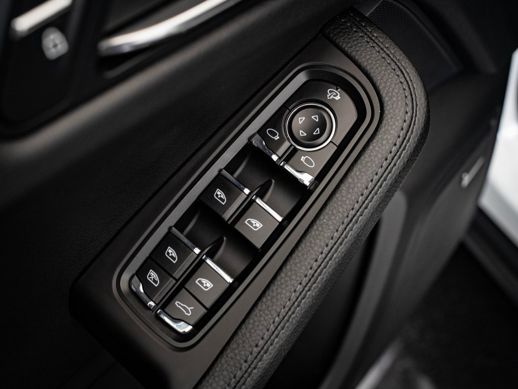 Certified 2024 Porsche Macan image 22