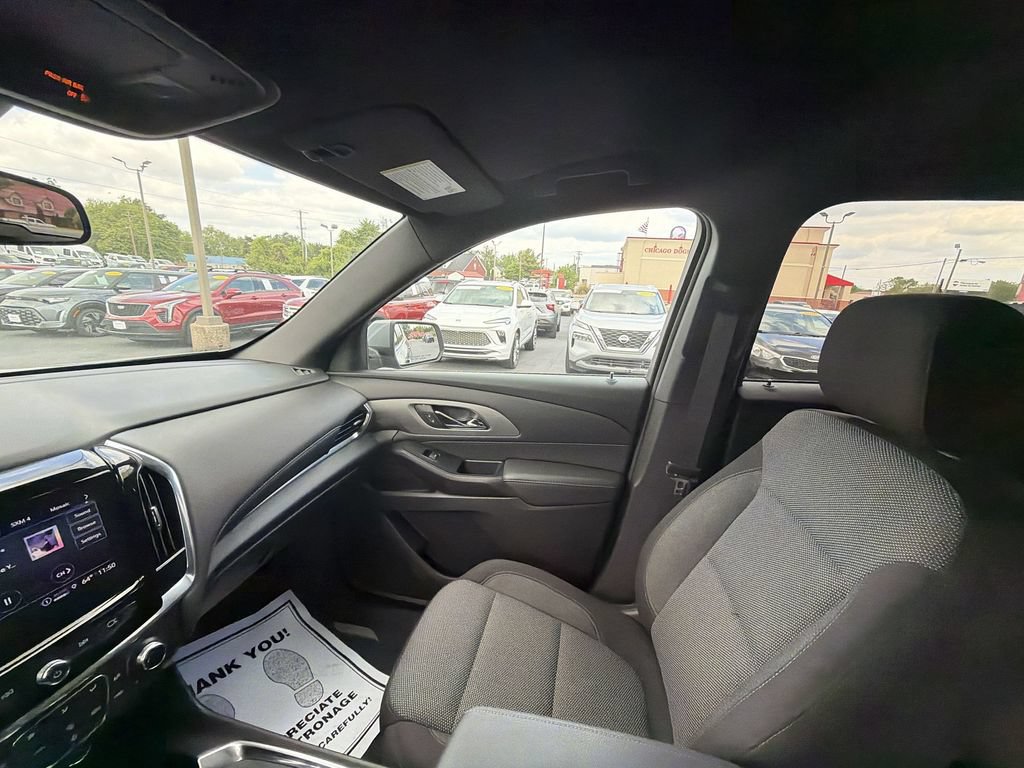 Used 2023 Chevrolet Traverse LT FWD image 11