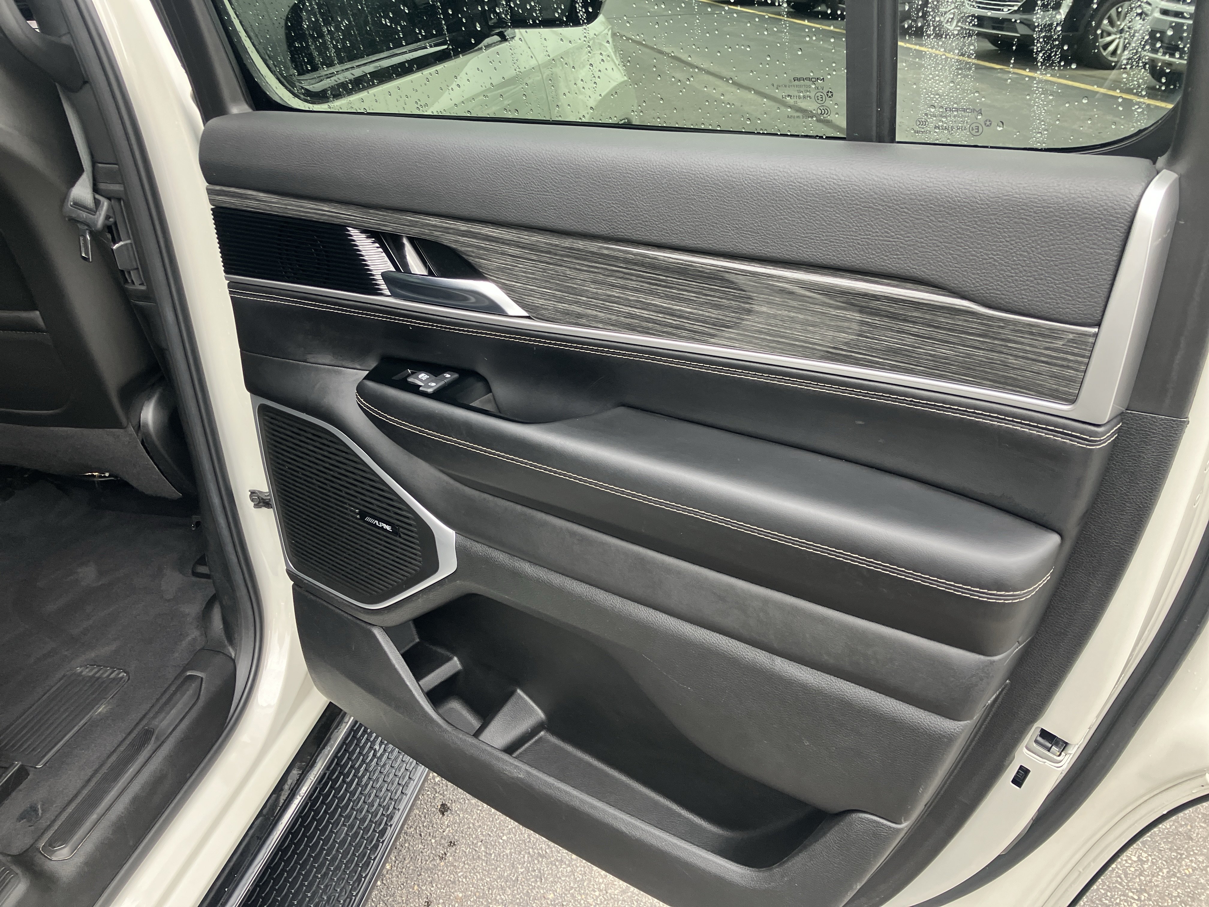 Used 2022 Jeep Wagoneer Series III w/ Flexible Seating Group AWD/4WD image 11