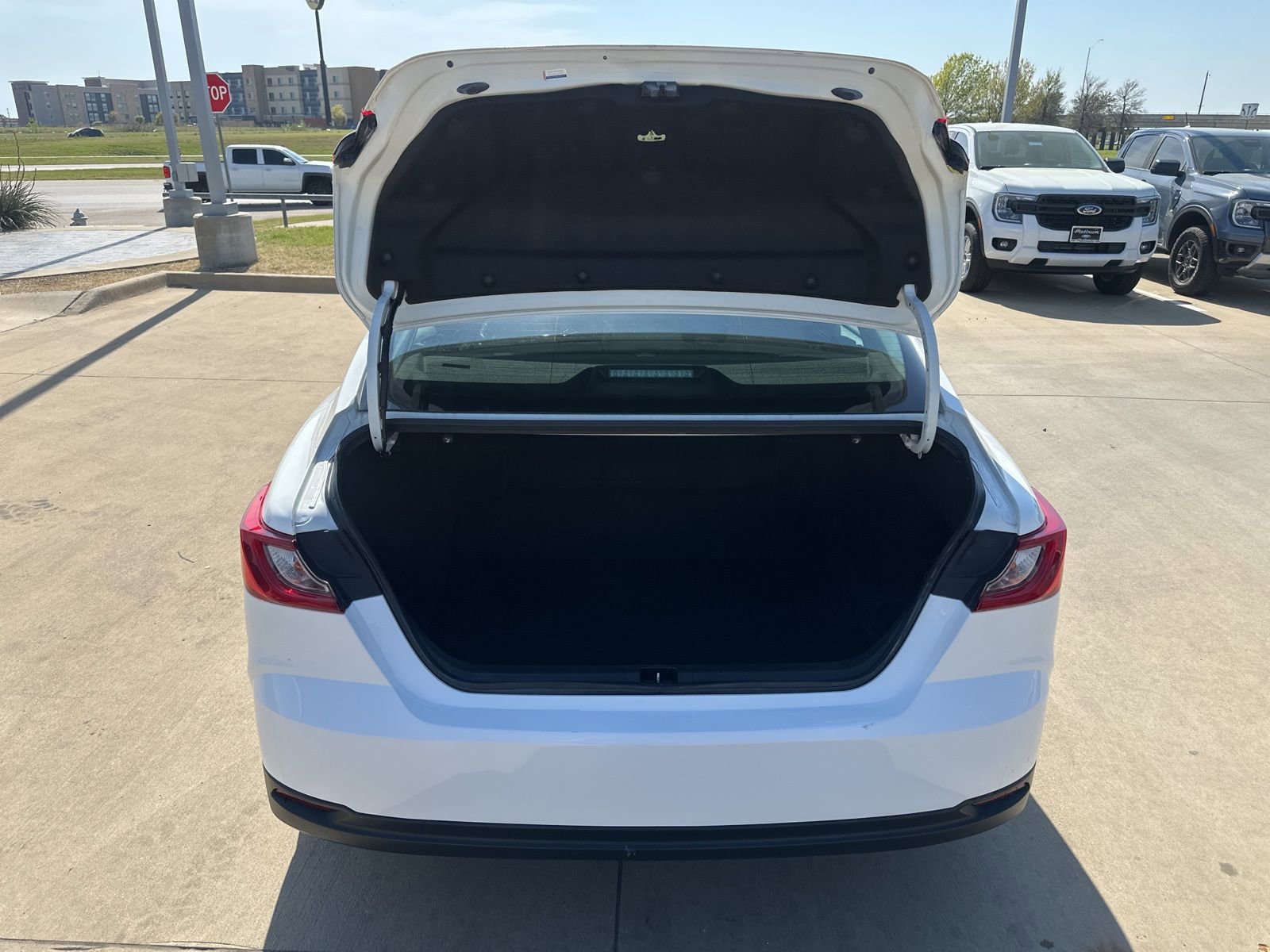 Used 2025 Toyota Camry LE image 5