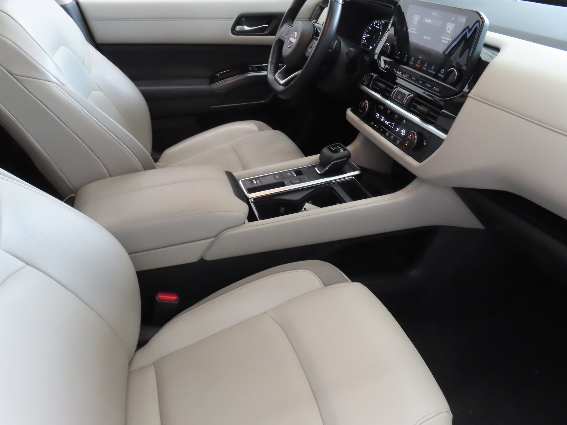 Used 2023 Nissan Pathfinder SL w/ SL Premium Package FWD image 27