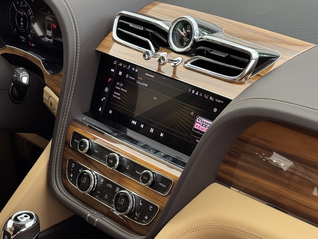 New 2024 Bentley Bentayga Plug-In Hybrid image 38