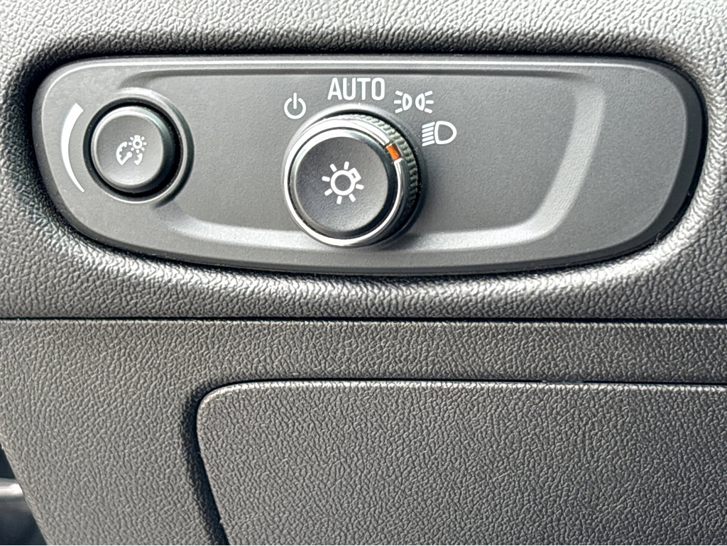 Used 2024 Chevrolet Malibu LT FWD image 11