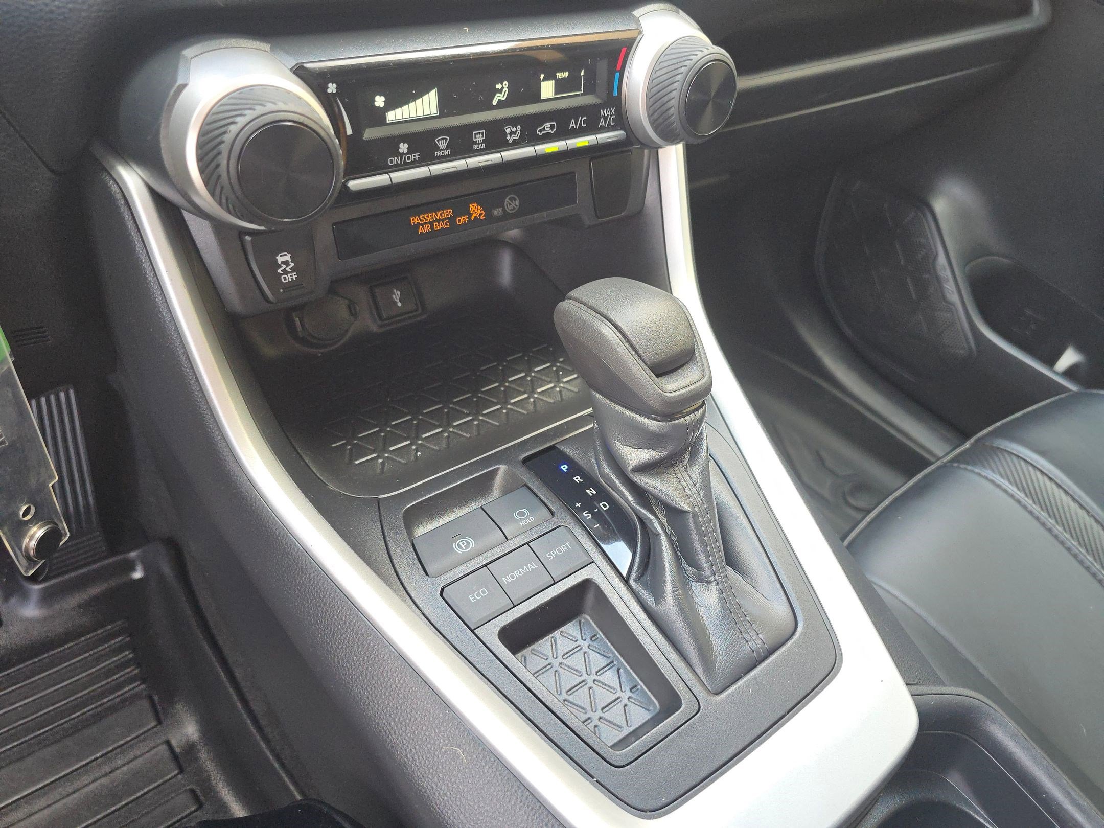 Used 2021 Toyota RAV4 LE image 16