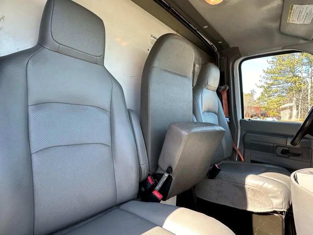 Used 2016 Ford E-350 and Econoline 350 Super Duty image 26