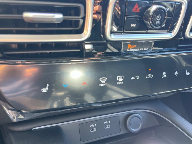 New 2026 Nissan Sentra SV w/ SV Convenience Package FWD image 31