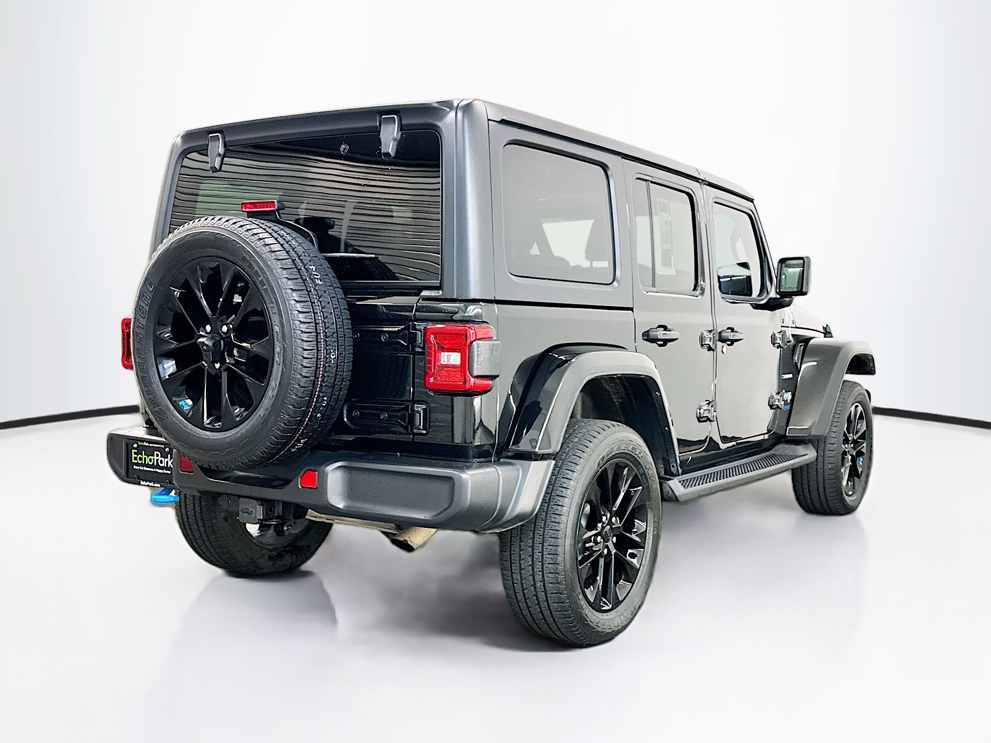 Used 2022 Jeep Wrangler Sahara w/ Cold Weather Group image 9
