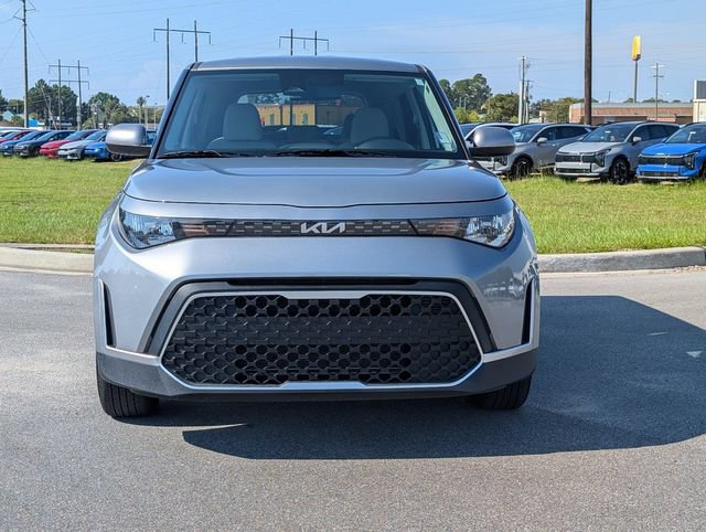 Used 2025 Kia Soul LX w/ LX Technology Package FWD image 10