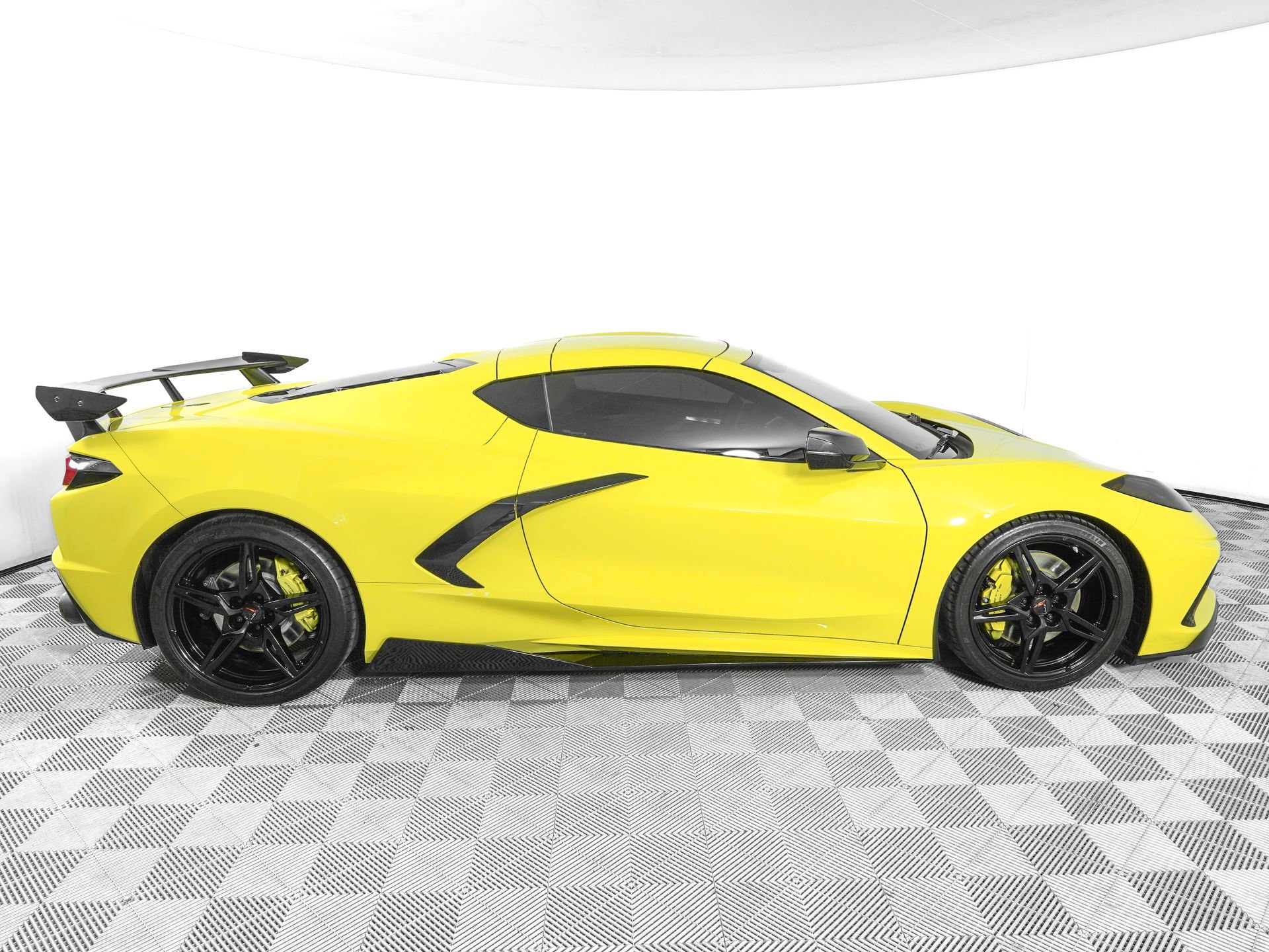 Used 2024 Chevrolet Corvette Stingray Preferred Cpe w/ Z51 Performance Package image 4