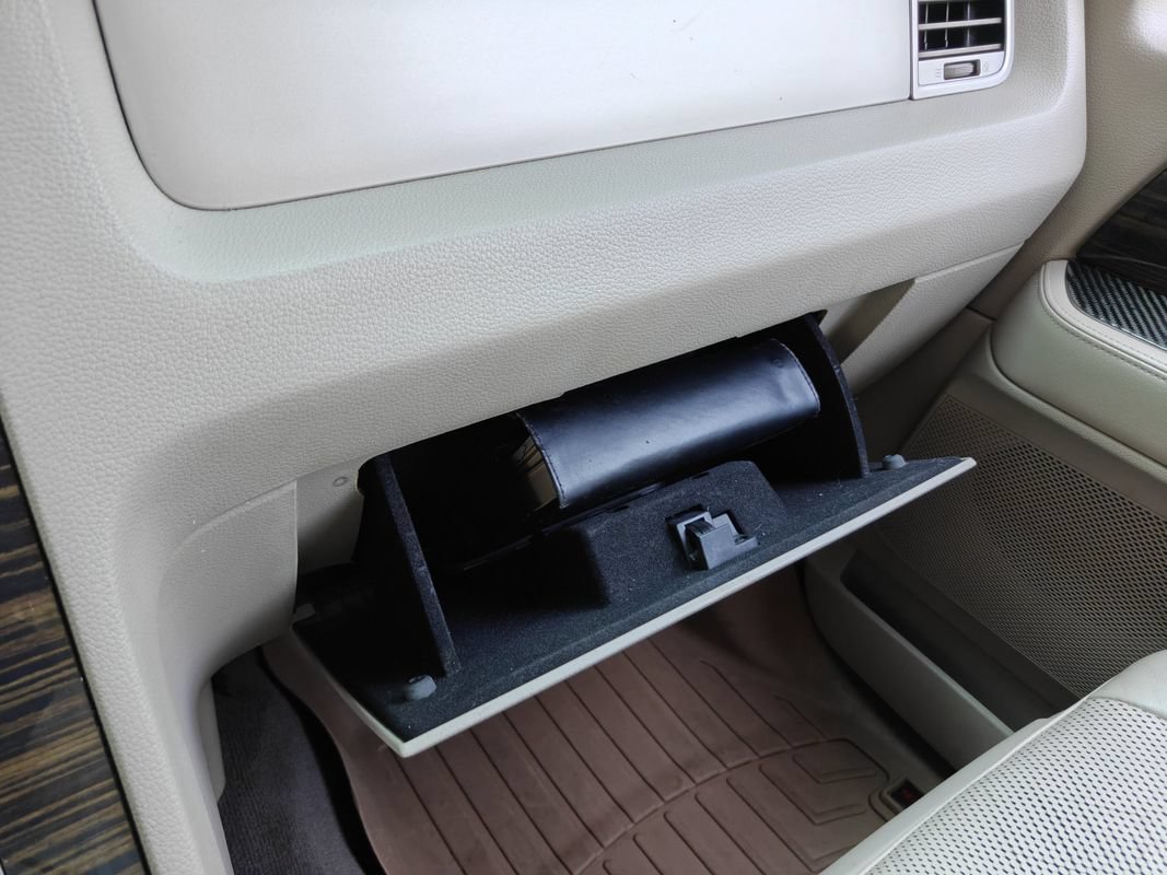Used 2010 Lincoln Navigator 4WD image 33