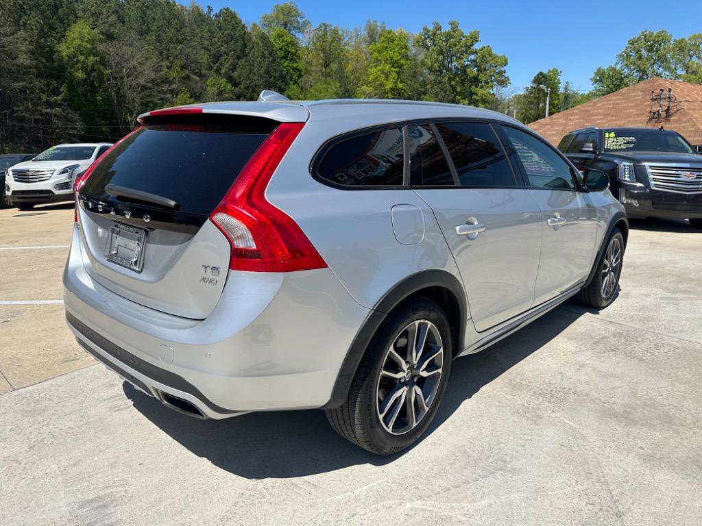 Used 2016 Volvo V60 T5 Cross Country image 17