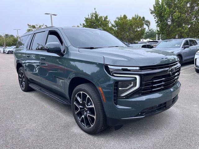 Used 2025 Chevrolet Suburban RST w/ Comfort Package image 1