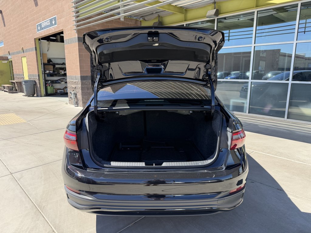 Used 2024 Volkswagen Jetta SE w/ Panoramic Sunroof Package image 35