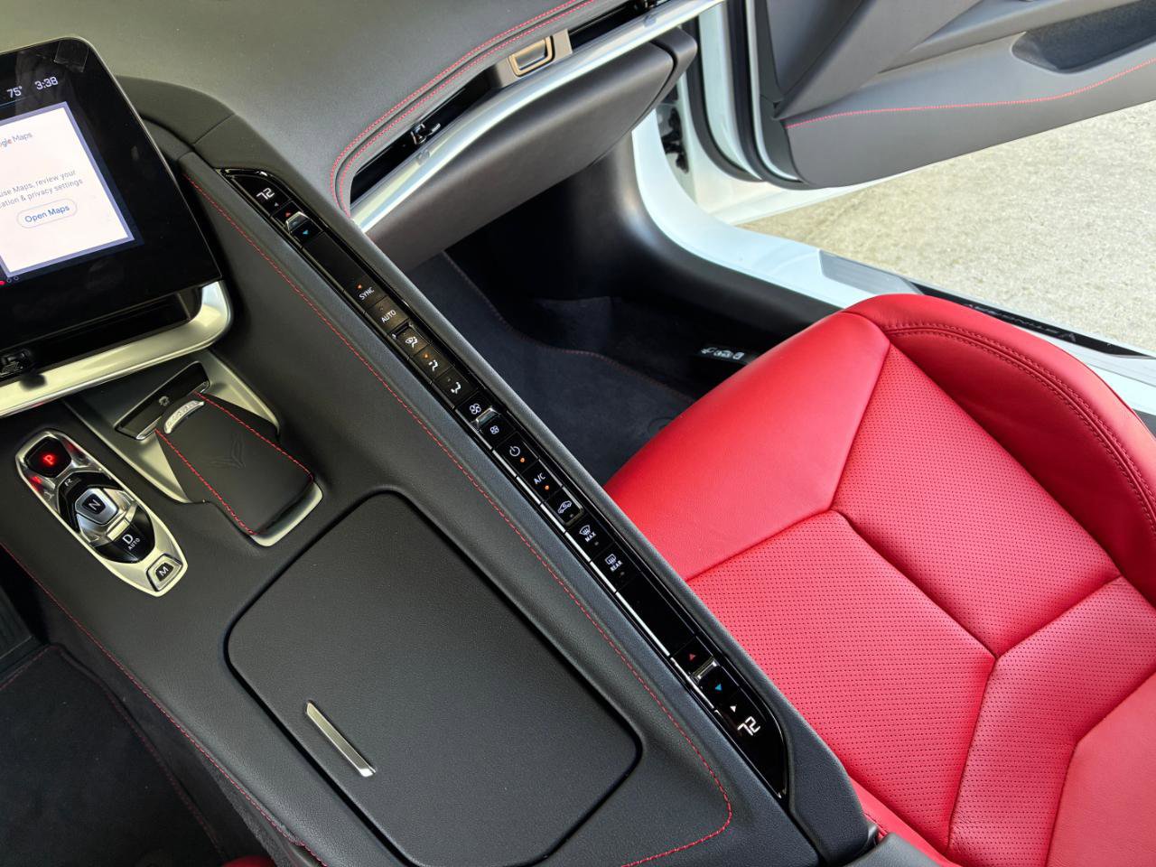Used 2024 Chevrolet Corvette Stingray Coupe w/ Z51 Performance Package image 27