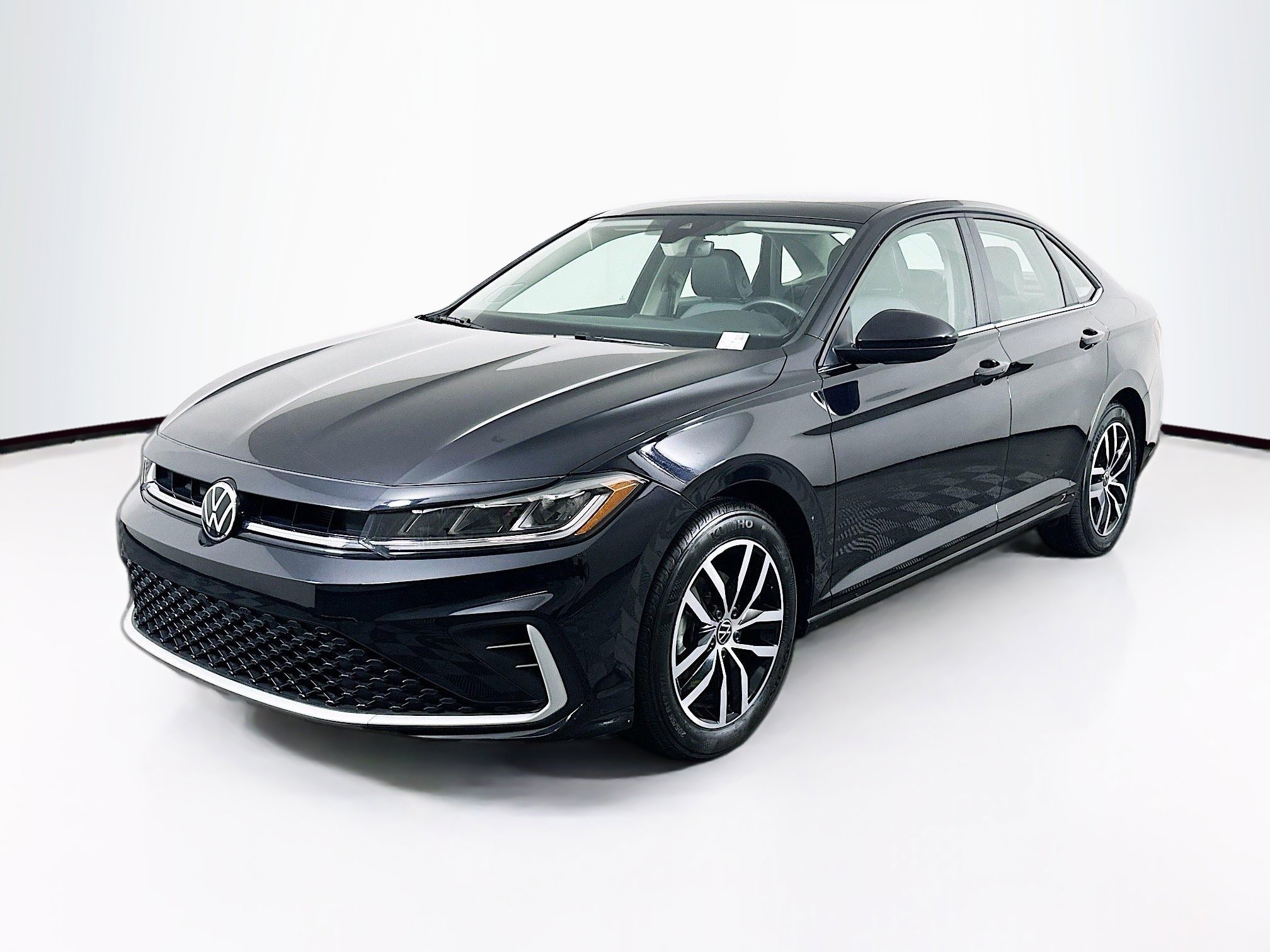 Used 2025 Volkswagen Jetta SE FWD image 3
