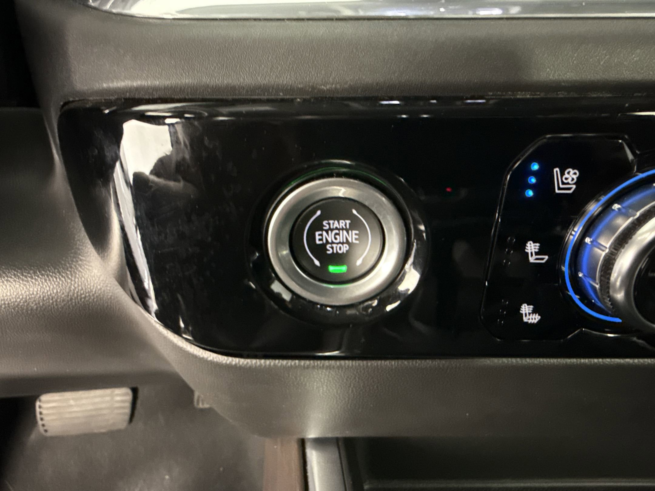 Used 2023 GMC Sierra 1500 SLT w/ SLT Premium Package image 22