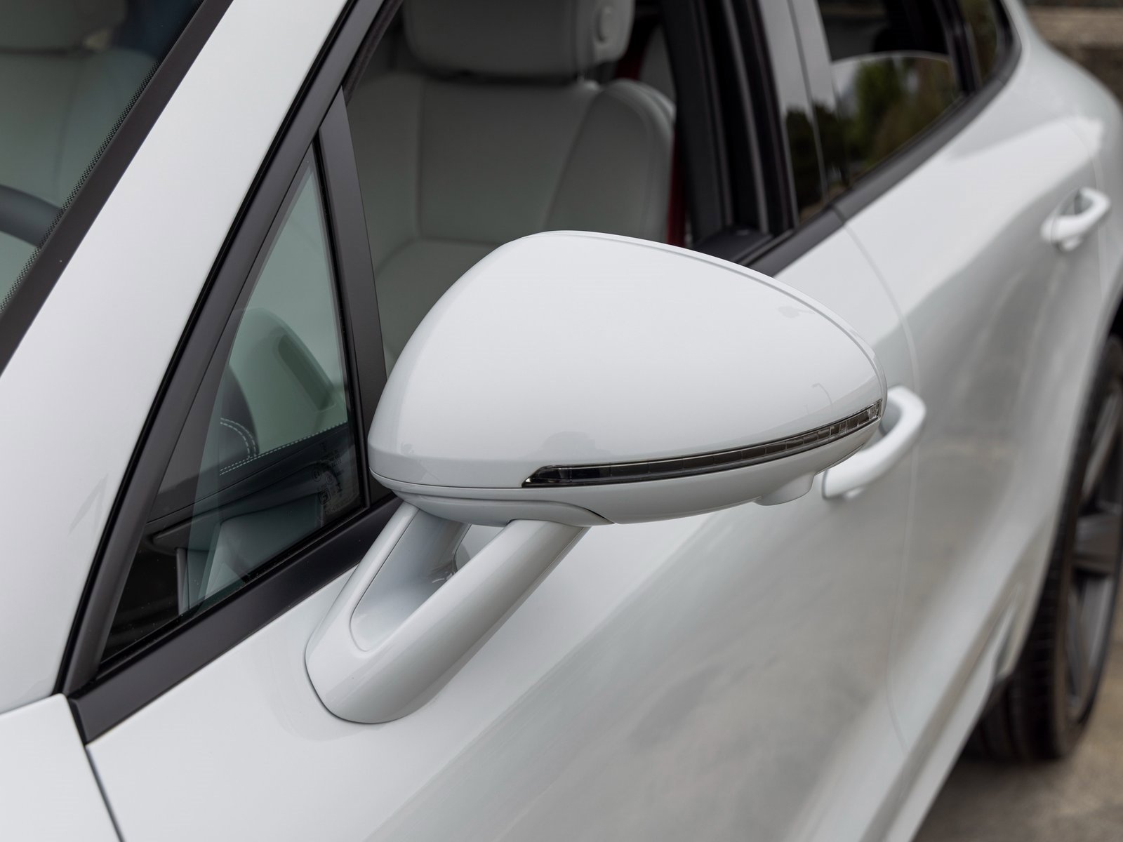 New 2025 Porsche Macan image 17