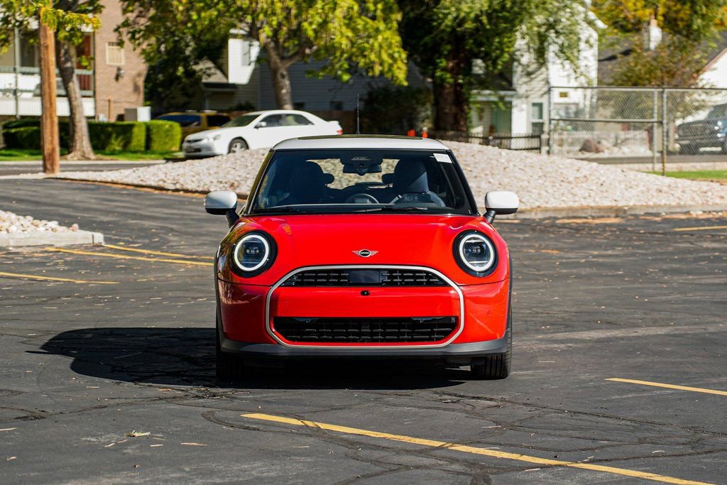 Used 2025 MINI Cooper 2-Door Hardtop image 2