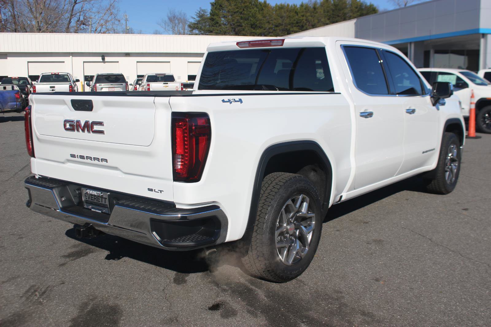 New 2026 GMC Sierra 1500 SLT image 7