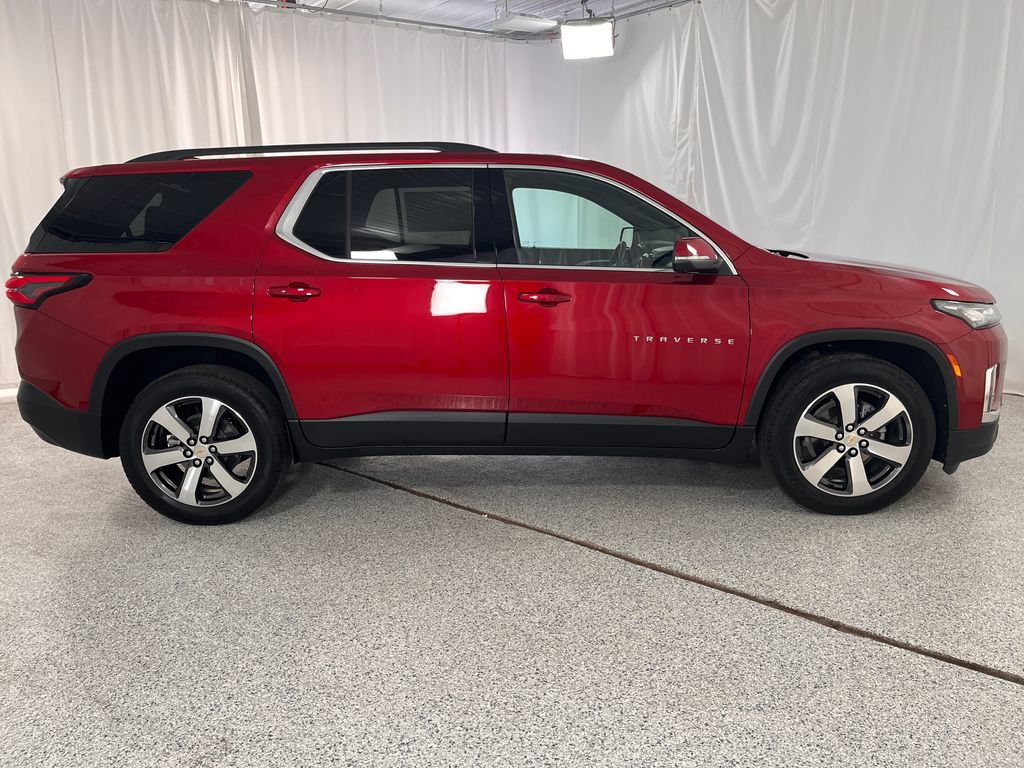Used 2023 Chevrolet Traverse LT w/ LT Premium Package AWD/4WD image 13