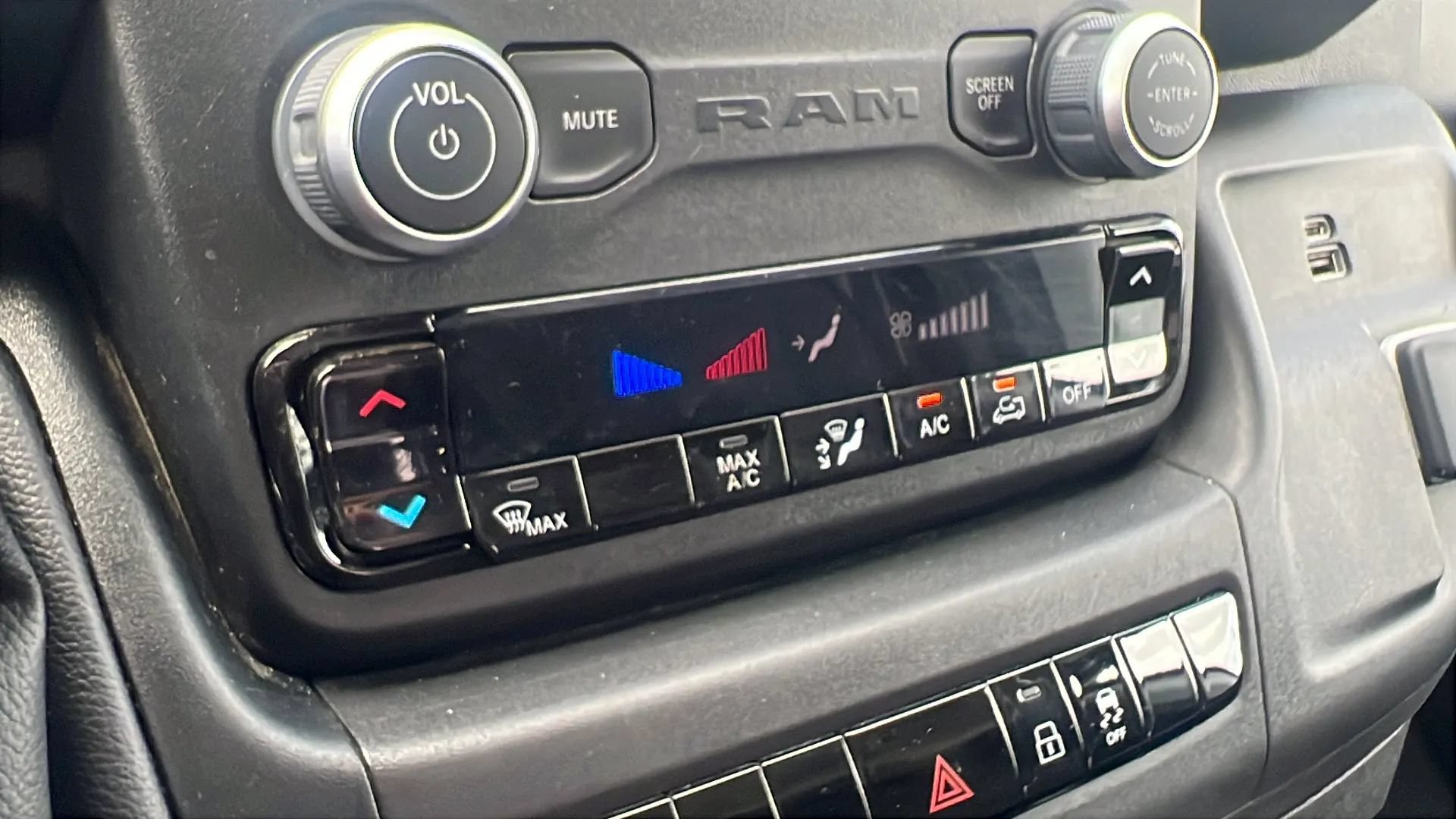 Used 2023 RAM ProMaster 2500 FWD image 17