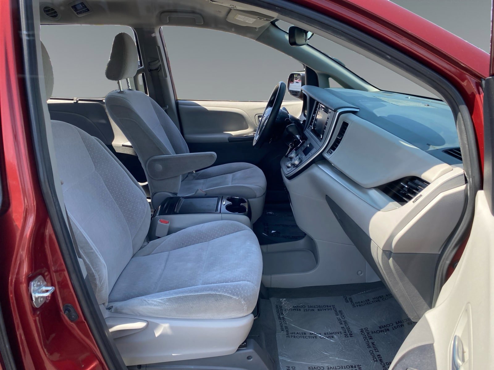 Used 2020 Toyota Sienna LE w/ Carpet Mat Package FWD image 15
