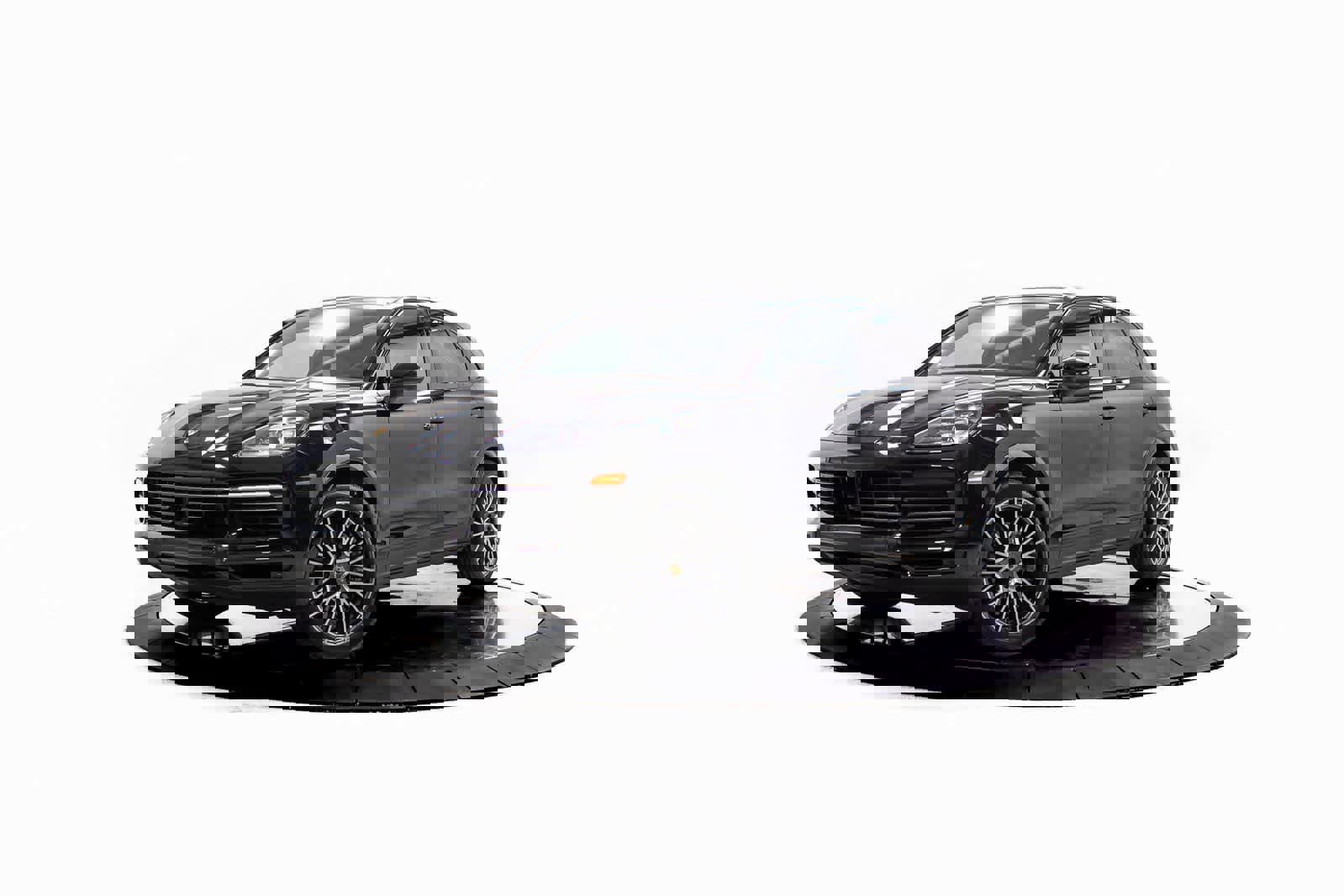 Certified 2023 Porsche Cayenne Platinum Edition image 1