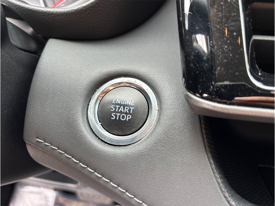 Used 2020 Toyota Highlander LE FWD image 24