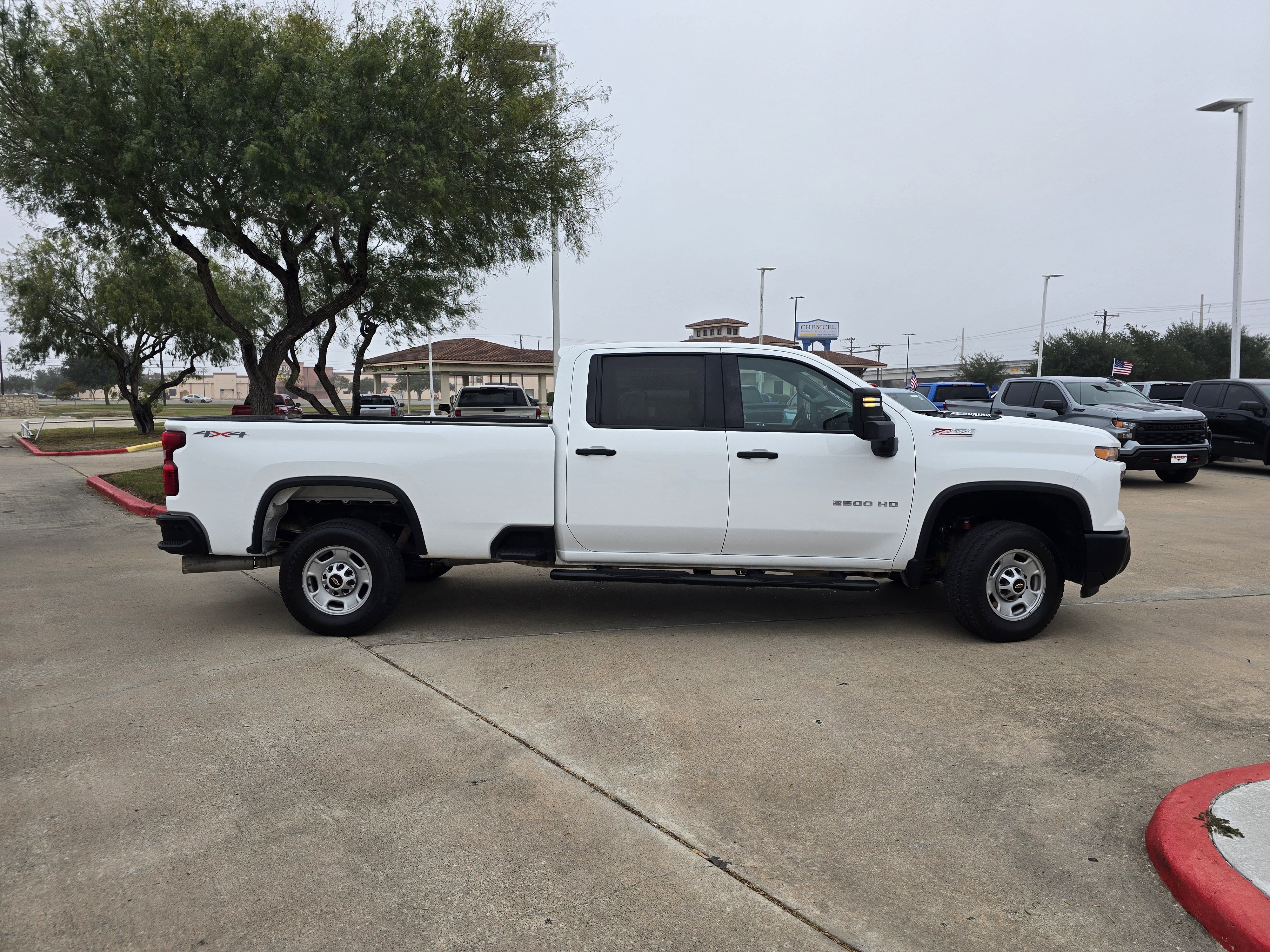 Used 2024 Chevrolet Silverado 2500 W/T image 2