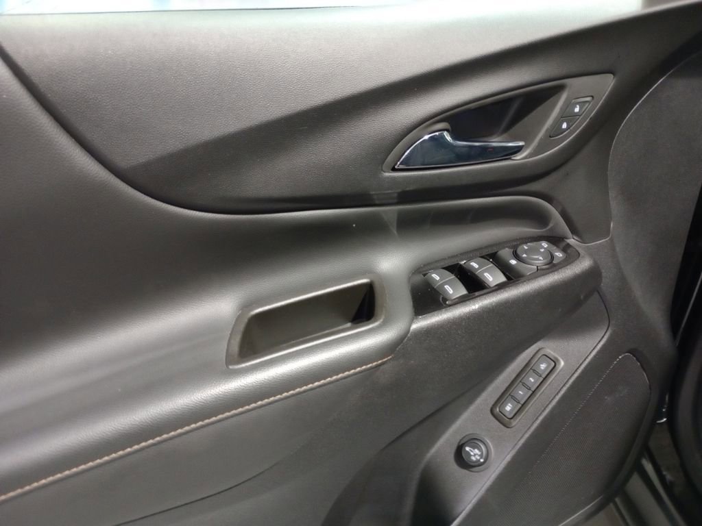 Used 2023 Chevrolet Equinox Premier AWD/4WD image 14