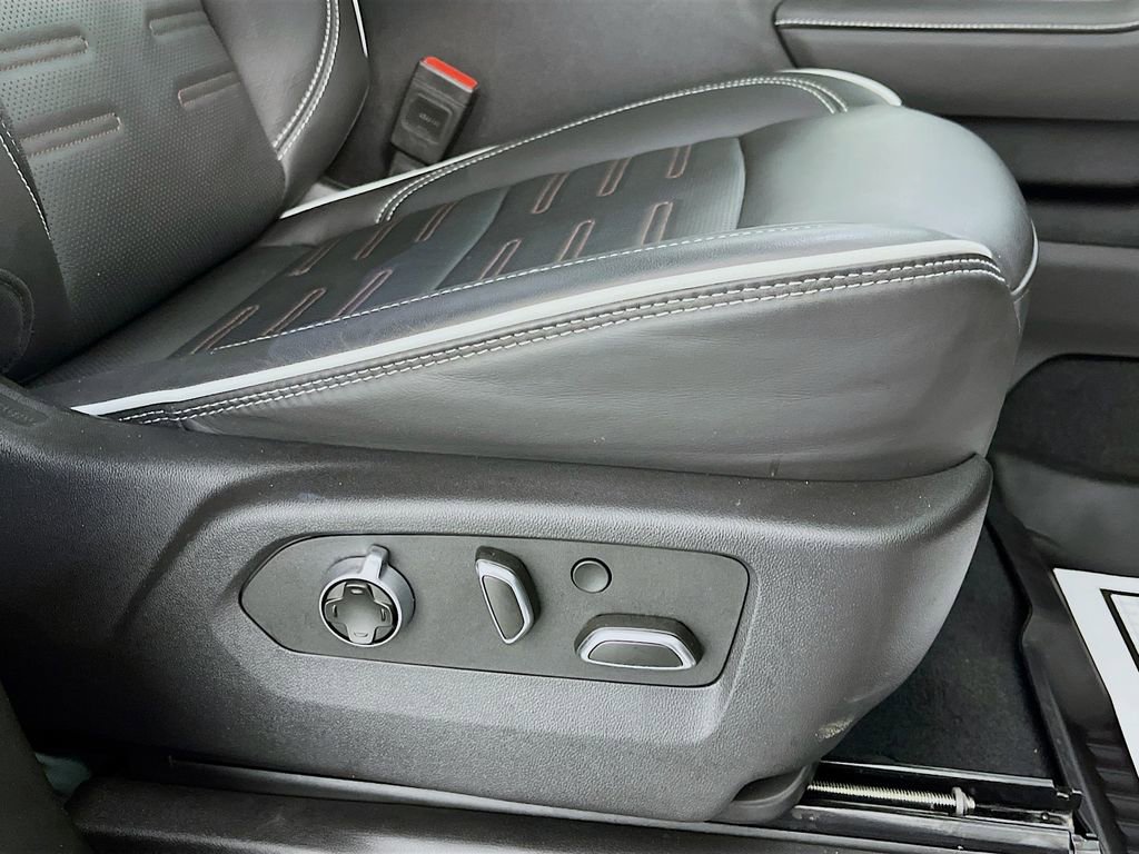 Used 2025 GMC Sierra 2500 AT4X image 36