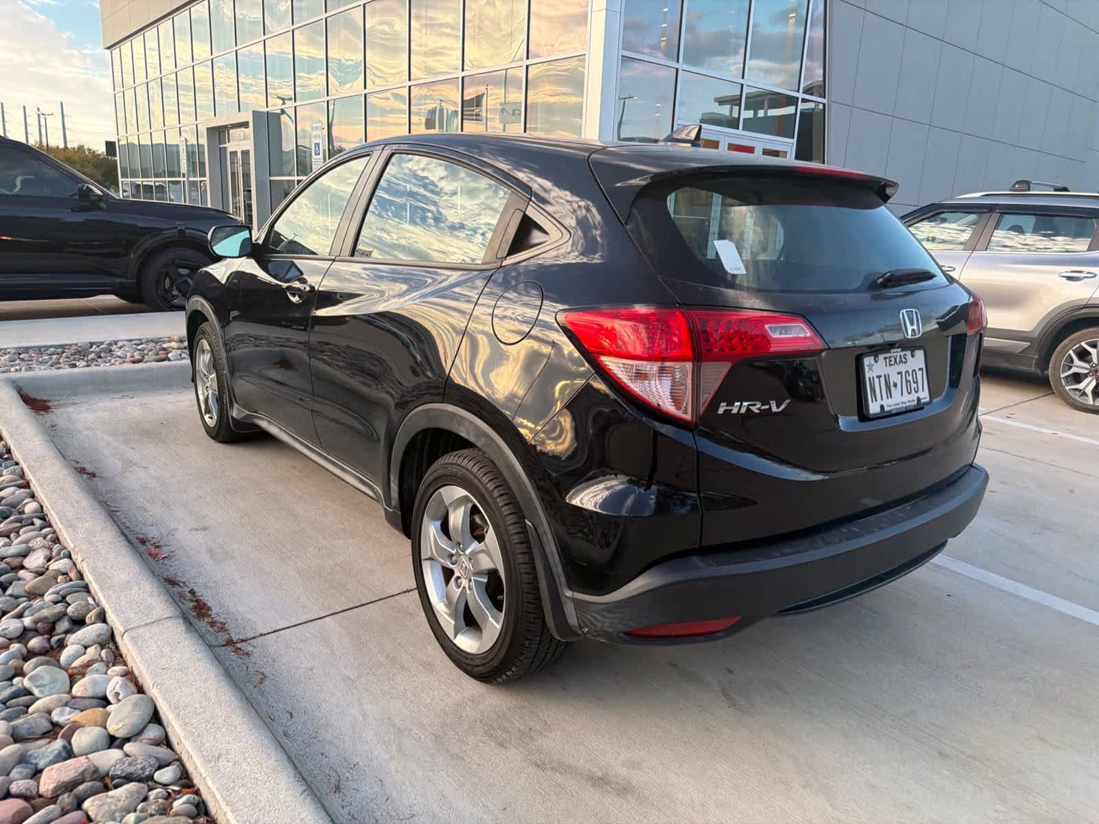 Used 2017 Honda HR-V LX image 6