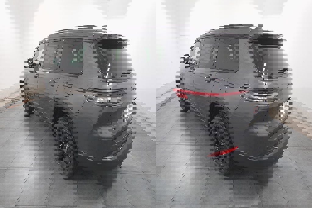 New 2025 Jeep Grand Cherokee L Altitude image 3