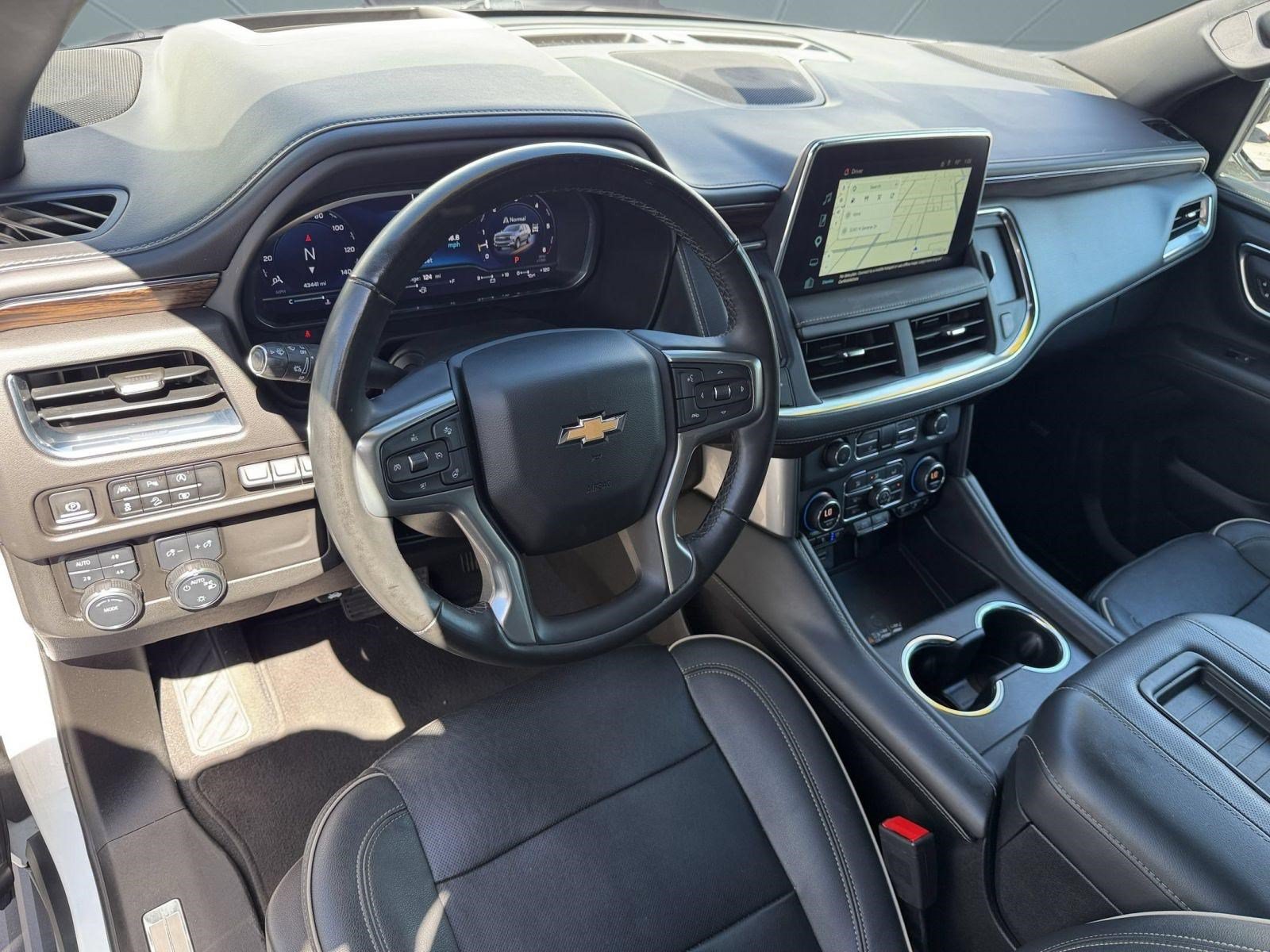 Used 2023 Chevrolet Suburban Premier w/ Premium Package 2 AWD/4WD image 3