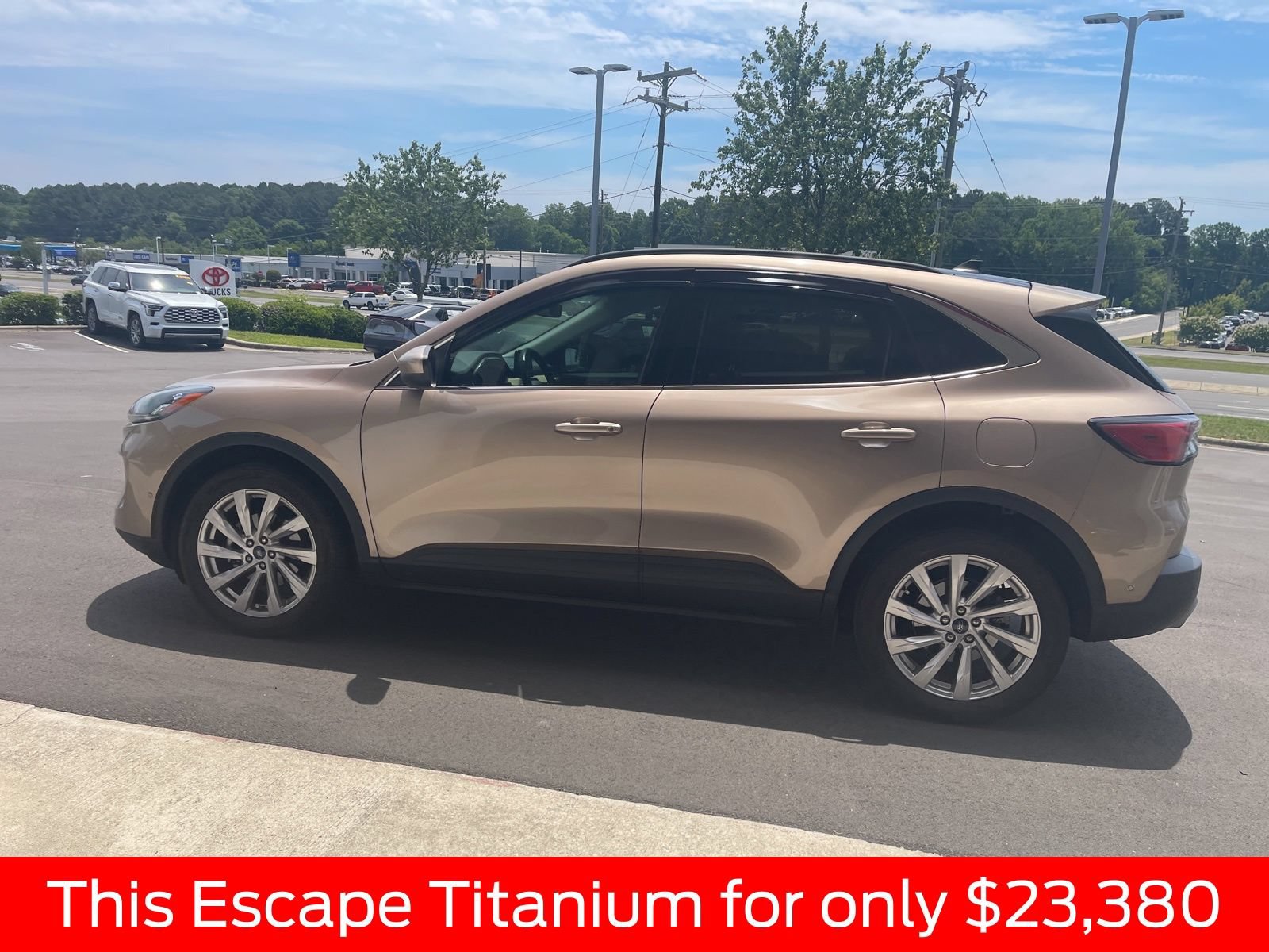 Used 2021 Ford Escape Titanium w/ Titanium Elite Package AWD/4WD image 22