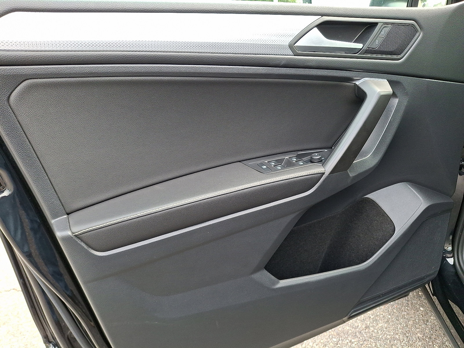 Used 2022 Volkswagen Tiguan S image 10