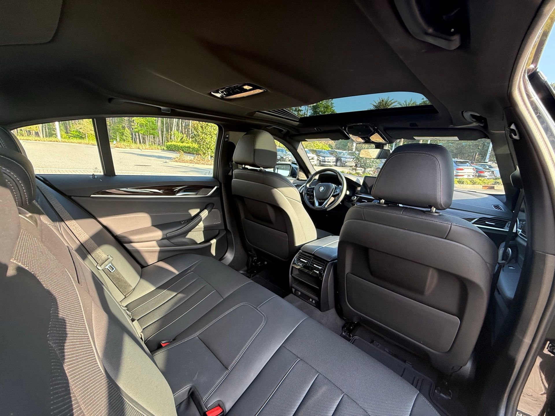 Used 2023 BMW 530e xDrive w/ Premium Package image 22