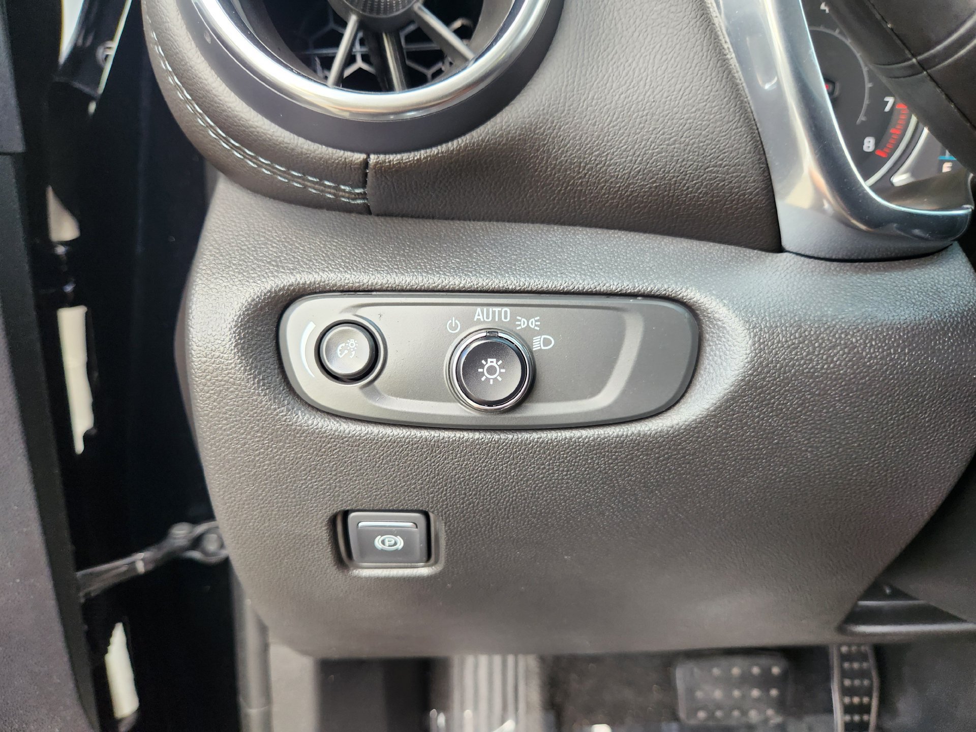 Used 2019 Chevrolet Blazer LT FWD image 22