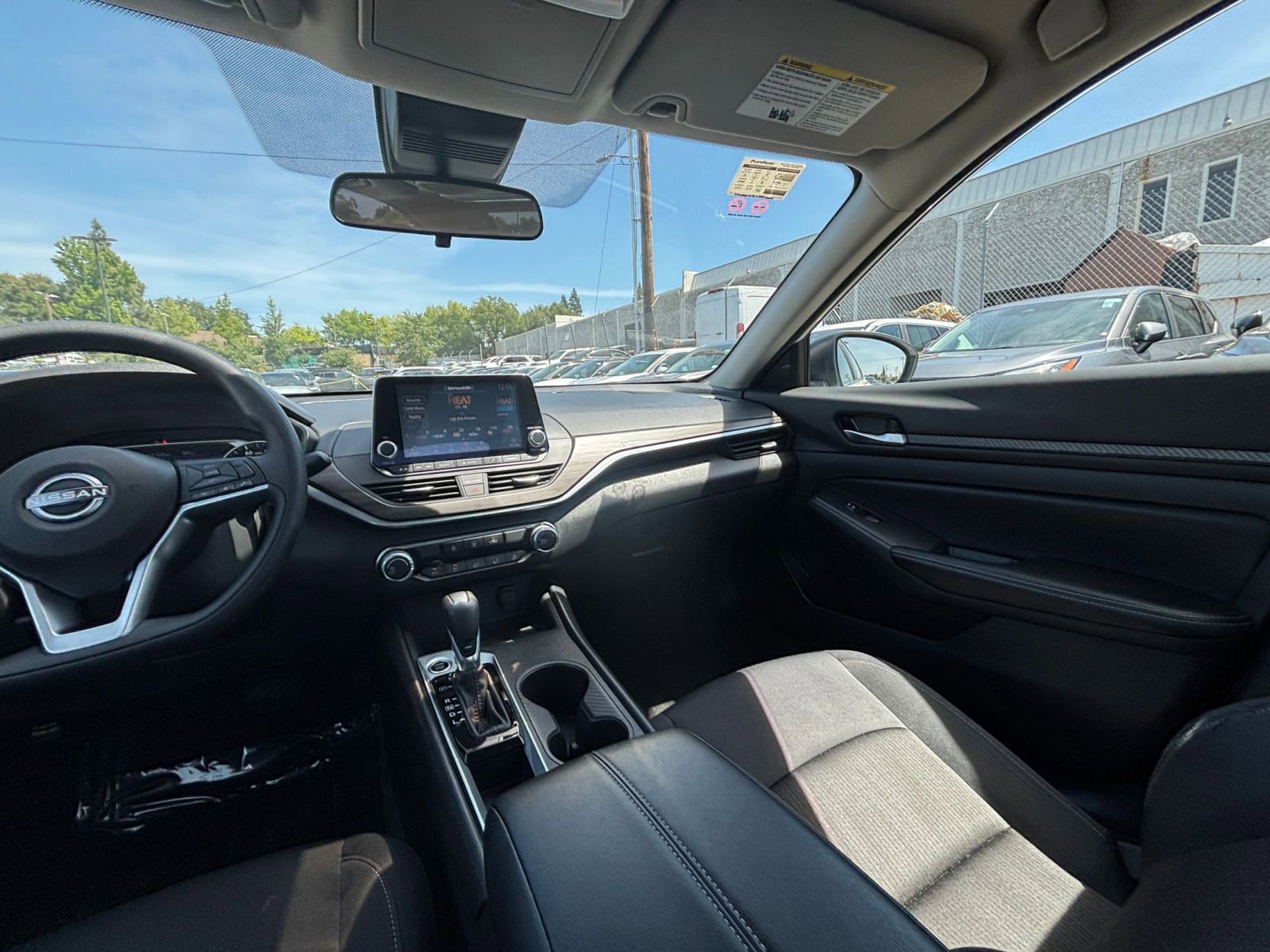 Used 2025 Nissan Altima 2.5 SV FWD image 36