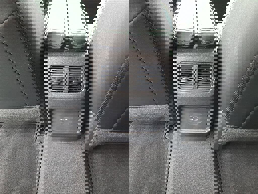 Used 2024 Nissan Rogue SL image 6