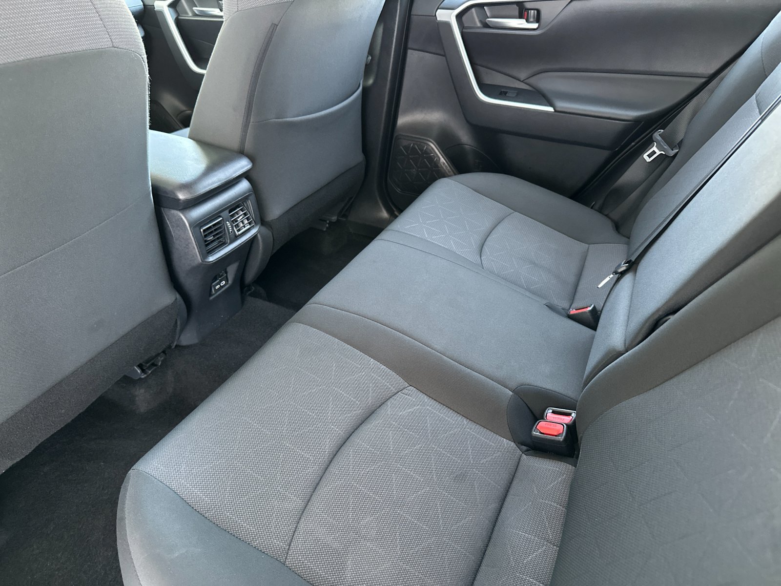 Used 2025 Toyota RAV4 XLE AWD/4WD image 12
