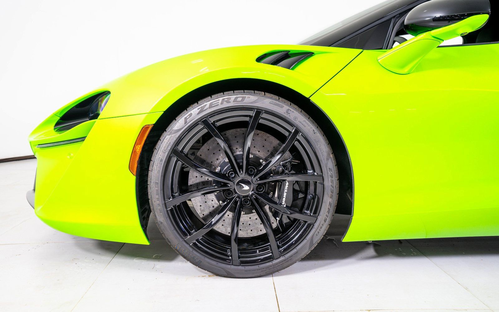 Used 2024 McLaren Artura image 13