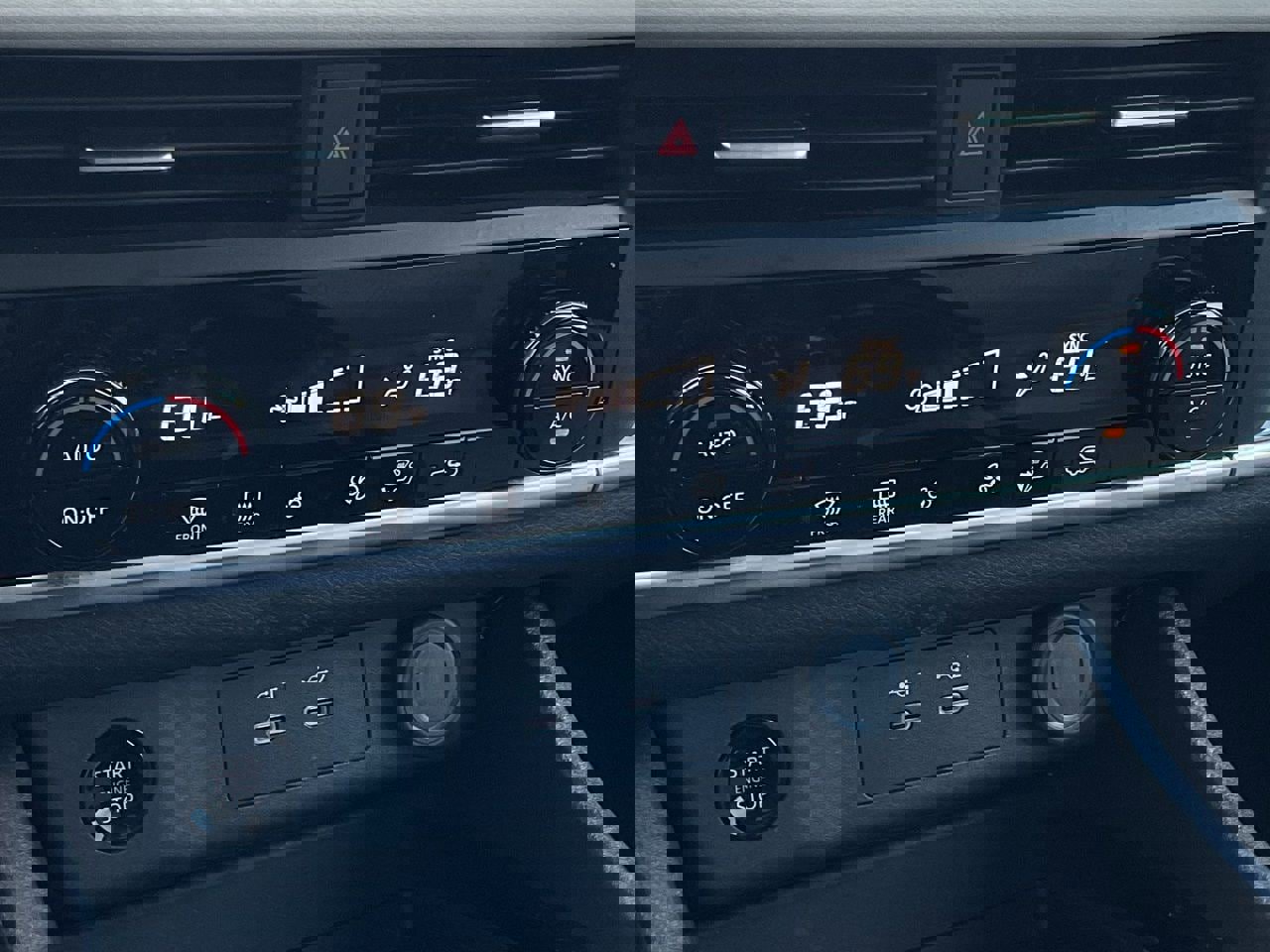 Used 2025 Nissan Rogue SV image 32