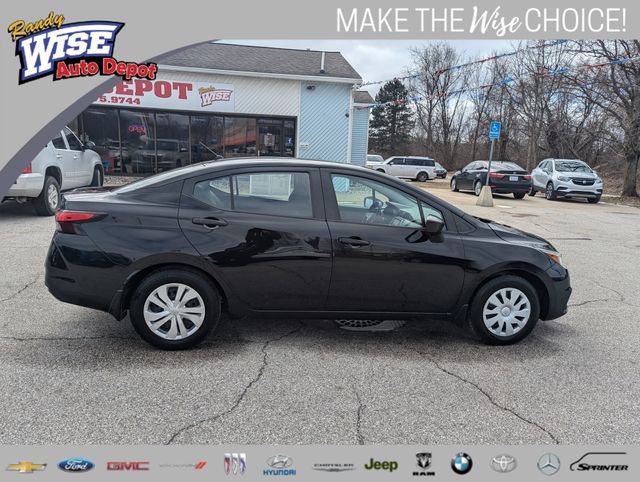 Used 2021 Nissan Versa S image 2