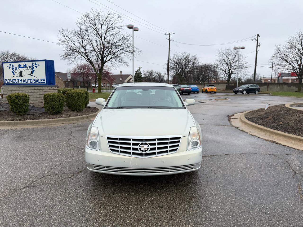 Used 2009 Cadillac DTS FWD image 2
