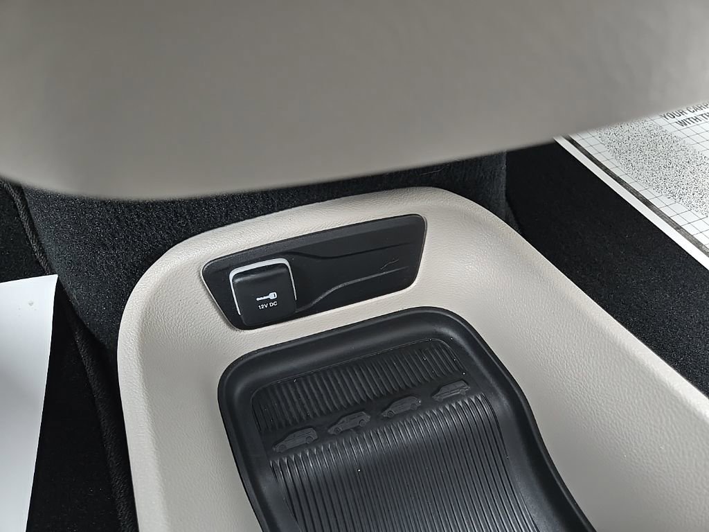 Used 2024 Chrysler Pacifica Touring-L image 60