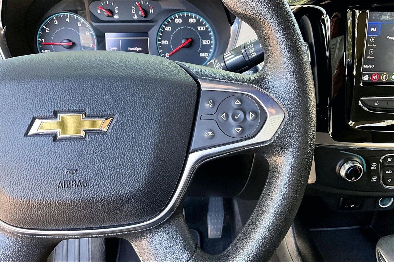 Used 2023 Chevrolet Traverse LS image 11