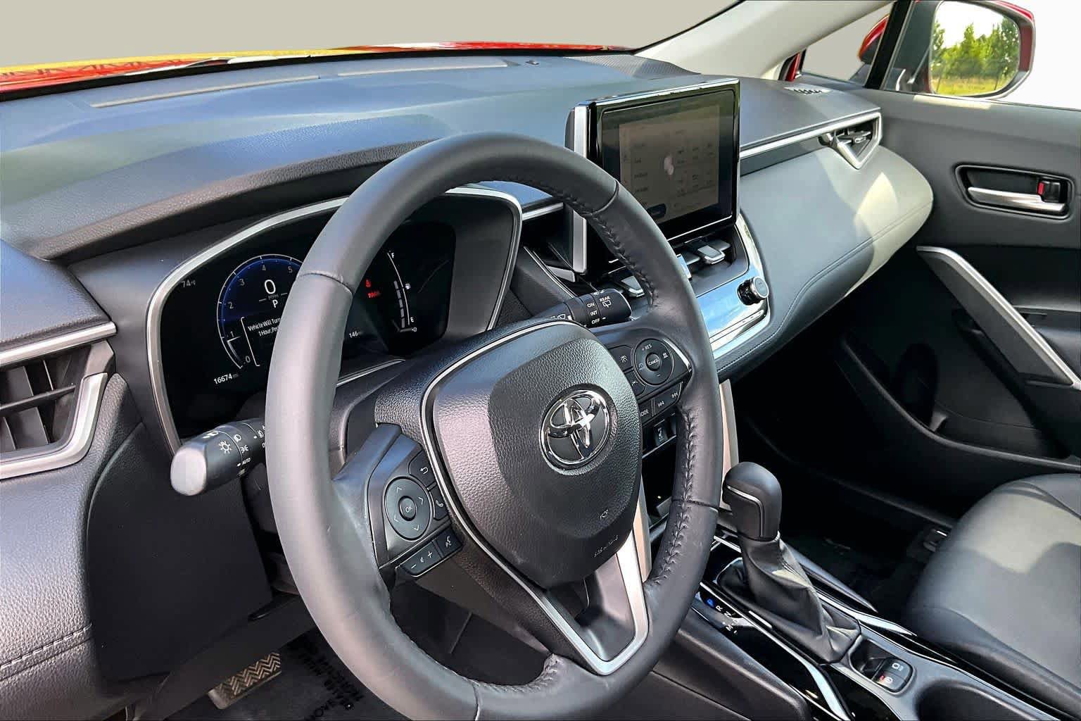 Used 2024 Toyota Corolla Cross XLE w/ Convenience Package AWD/4WD image 18