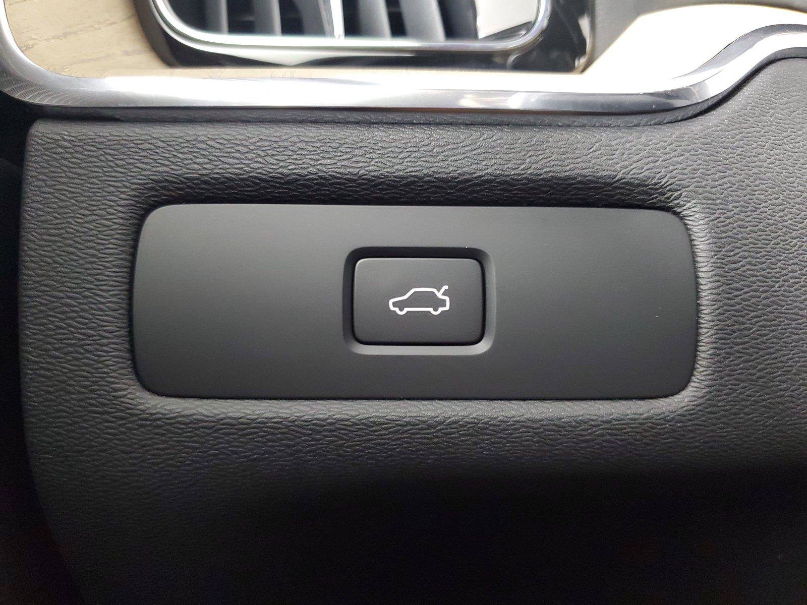 New 2027 Volvo XC60 B5 Plus AWD/4WD image 35