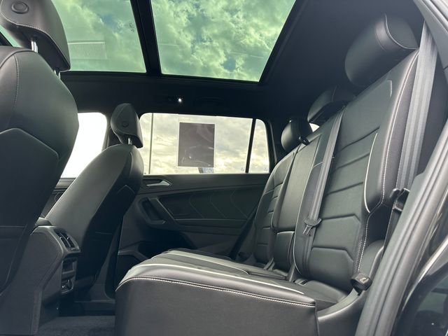 Used 2022 Volkswagen Tiguan SEL R-Line image 19